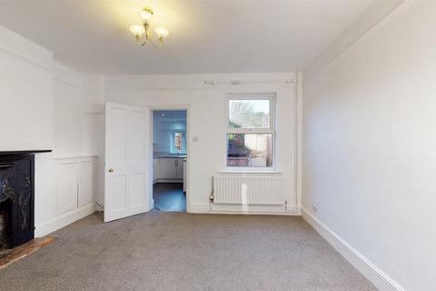 2 bedroom terraced house to rent, Queens Walk, Stamford