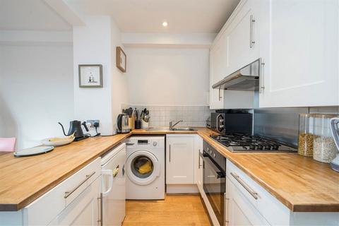 2 bedroom flat to rent, Hammersmith Grove, London W6