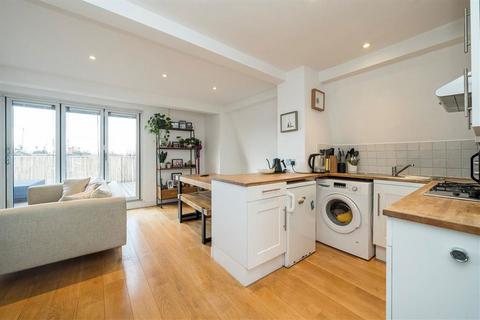 2 bedroom flat to rent, Hammersmith Grove, London W6