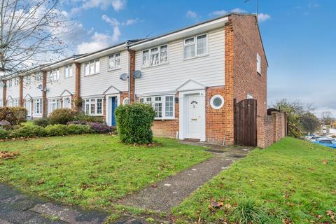 De Lara Way, Woking, GU21