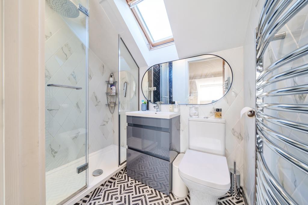 En-suite to Bedroom