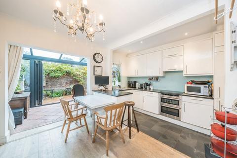 undefined, First Cross Road, Twickenham TW2