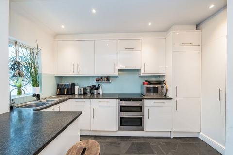 undefined, First Cross Road, Twickenham TW2