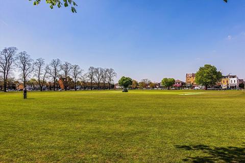 undefined, First Cross Road, Twickenham TW2