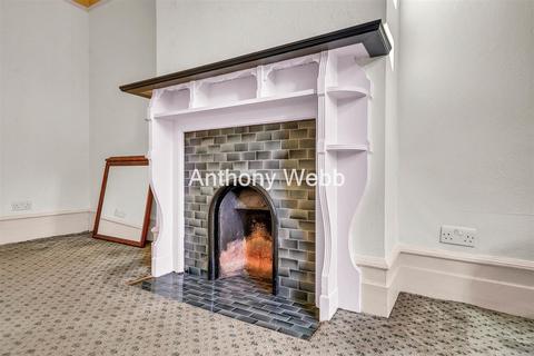 4 bedroom terraced house for sale, Spencer Avenue, Palmers Green, N13