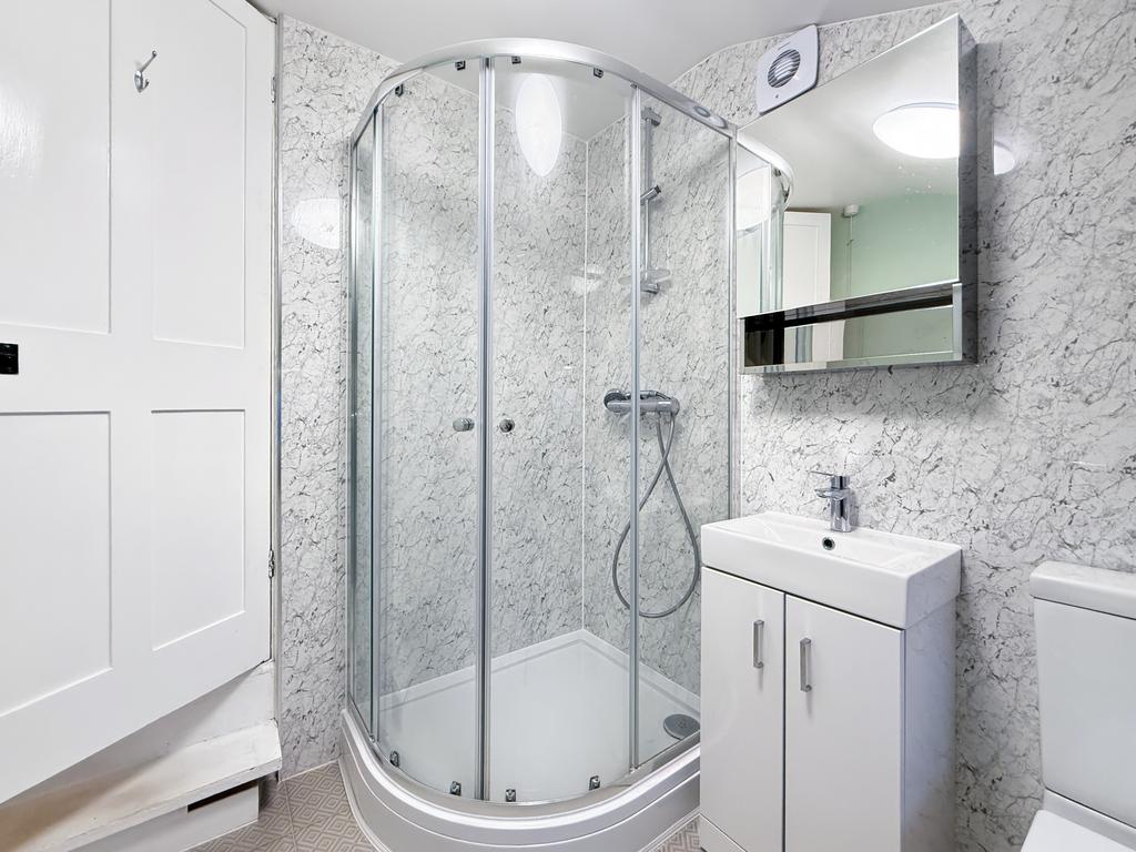 Four-Piece Family Bathroom