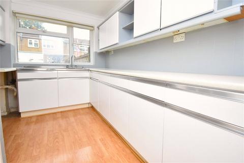 2 bedroom end of terrace house to rent, Carmarthen Close, Hampshire GU14