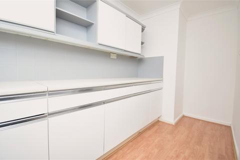 2 bedroom end of terrace house to rent, Carmarthen Close, Hampshire GU14