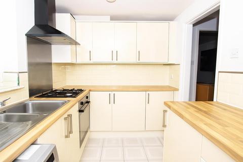 3 bedroom semi-detached house to rent, Rosebay Avenue, Feniscowles