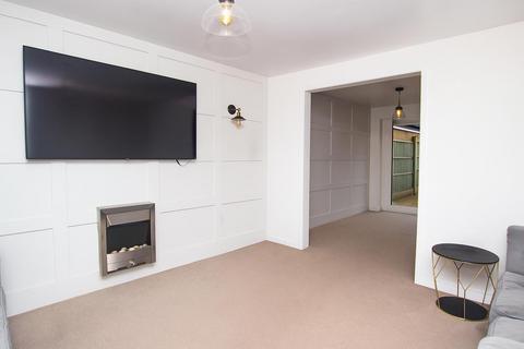 3 bedroom semi-detached house to rent, Rosebay Avenue, Feniscowles