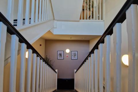 1 bedroom flat to rent, Lord Street, Leigh
