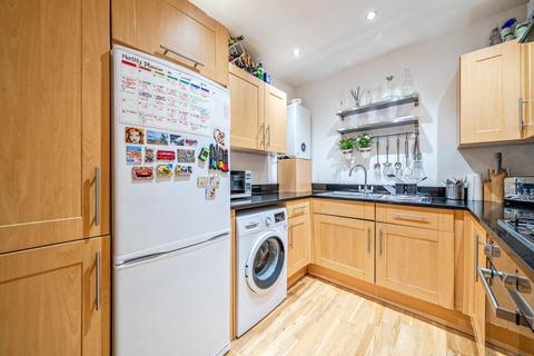 2 bedroom flat for sale, Bedford Hill, Balham, London, SW12