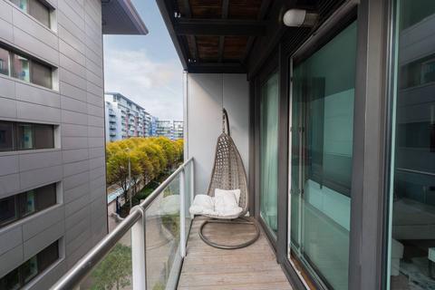 1 bedroom flat for sale, Warwick Building, Chelsea Bridge Wharf, Battersea Park, London, SW11