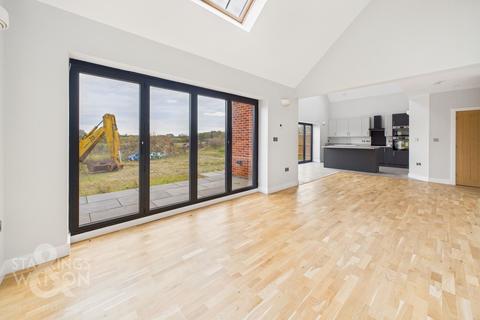 4 bedroom chalet for sale, Mitchells Yard, Mill Road, Winfarthing, Diss