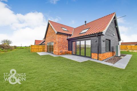 4 bedroom chalet for sale, Mitchells Yard, Mill Road, Winfarthing, Diss