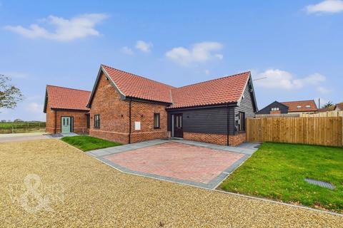 4 bedroom chalet for sale, Mitchells Yard, Mill Road, Winfarthing, Diss
