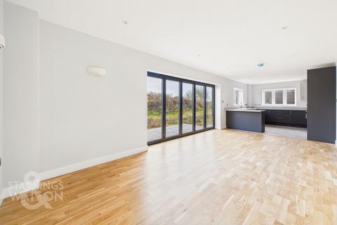 3 bedroom chalet for sale, Mitchells Yard, Mill Road, Winfarthing, Diss