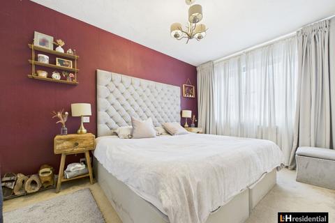 2 bedroom flat for sale, Kensington Way, Borehamwood WD6