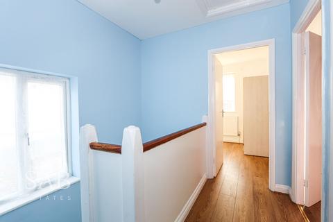 3 bedroom semi-detached house to rent, Tangmere Gardens, Northolt, UB5