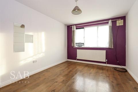 3 bedroom semi-detached house to rent, Tangmere Gardens, Northolt, UB5