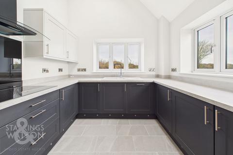 4 bedroom chalet for sale, Mitchells Yard, Mill Road, Winfarthing, Diss