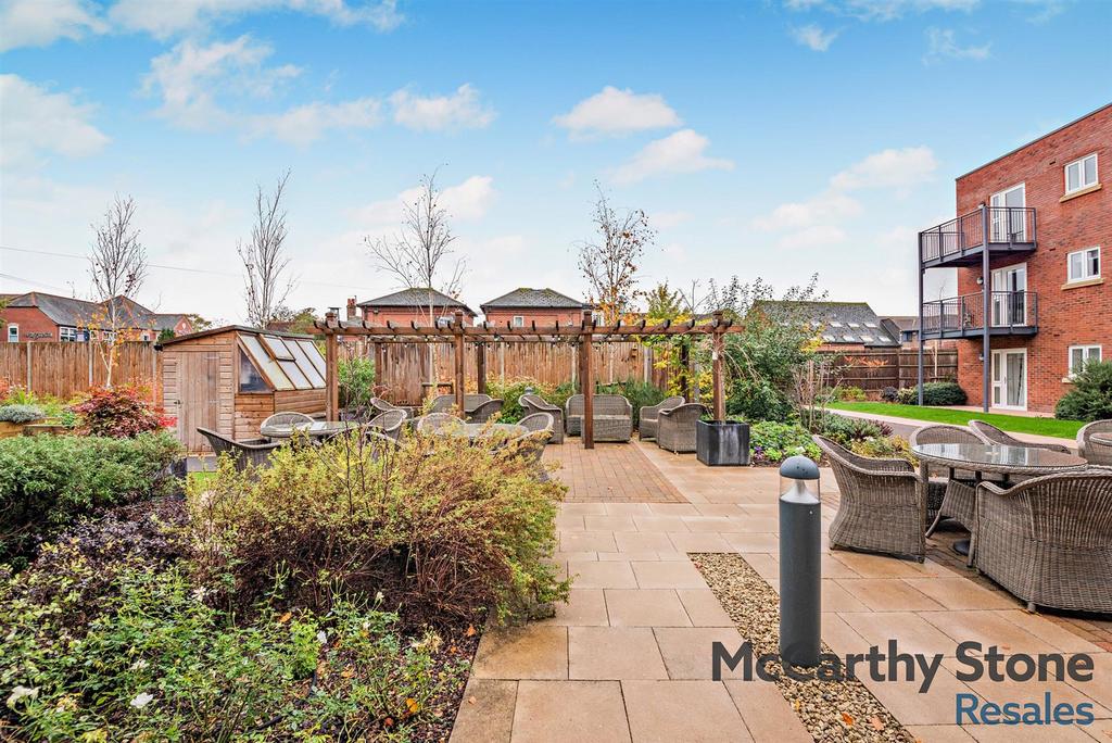 8670576-exterior03-800.jpg