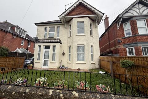 undefined, Two double bedroom First floor flat in Herbert Road, Alum Chine, Bournemouth