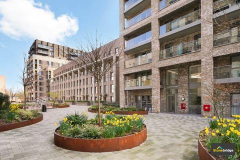 3 bedroom flat for sale, Shipbuilding Way, London, E13 9GH