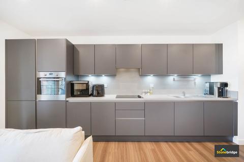 3 bedroom flat for sale, Shipbuilding Way, London, E13 9GH