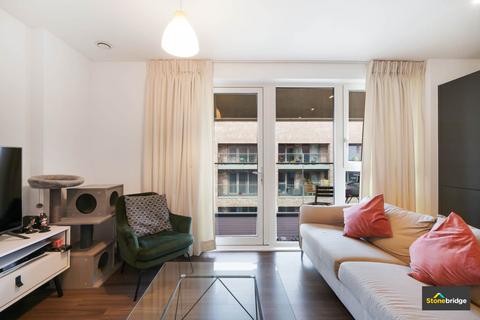 3 bedroom flat for sale, Shipbuilding Way, London, E13 9GH