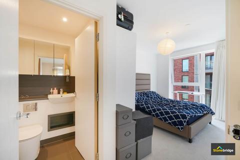 3 bedroom flat for sale, Shipbuilding Way, London, E13 9GH