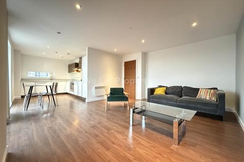 3 bedroom apartment to rent, Sillavan Way, Manchester M3