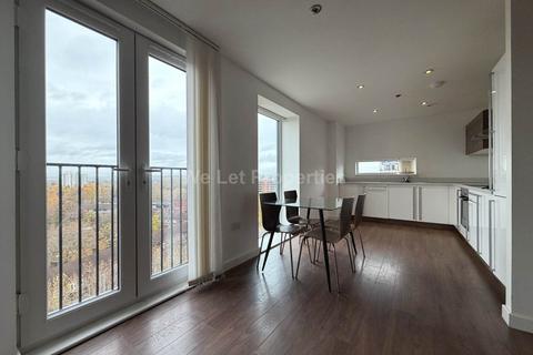 3 bedroom apartment to rent, Sillavan Way, Manchester M3