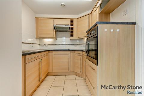 2 bedroom apartment for sale, Farringford Court, Avenue Road, Lymington, Hampshire, SO41 9PA
