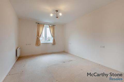 2 bedroom apartment for sale, Farringford Court, Avenue Road, Lymington, Hampshire, SO41 9PA