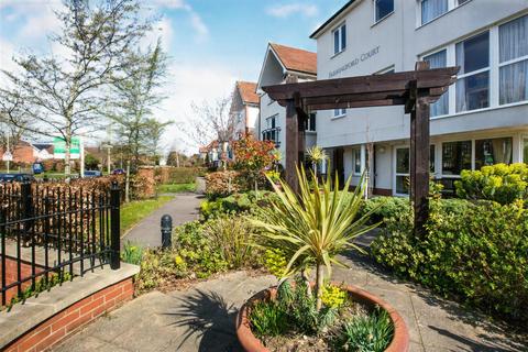2 bedroom apartment for sale, Farringford Court, Avenue Road, Lymington, Hampshire, SO41 9PA