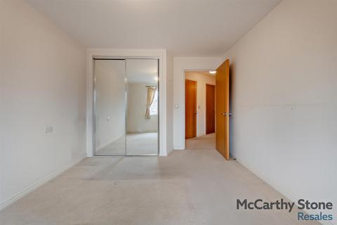 2 bedroom apartment for sale, Farringford Court, Avenue Road, Lymington, Hampshire, SO41 9PA