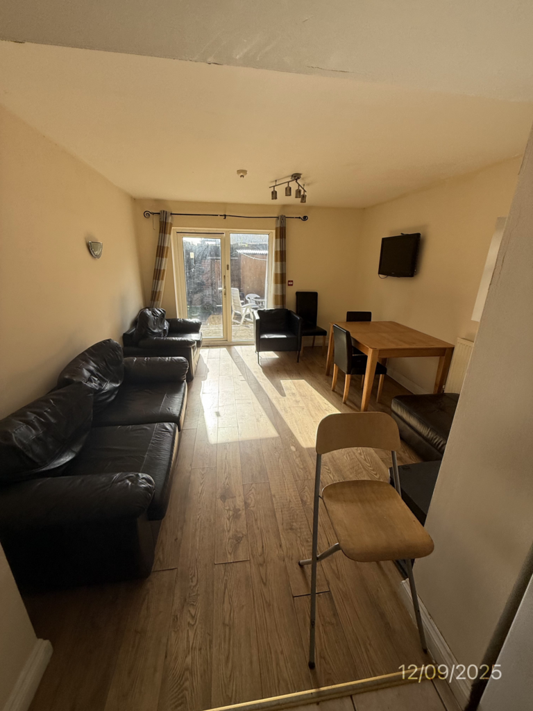 7 Double Bedrooms   Northcote Street   Large Hous