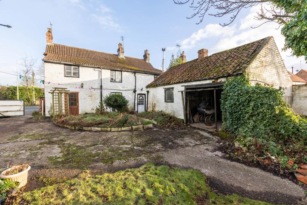 4 Bedroom Detached House - For Sale by Auction