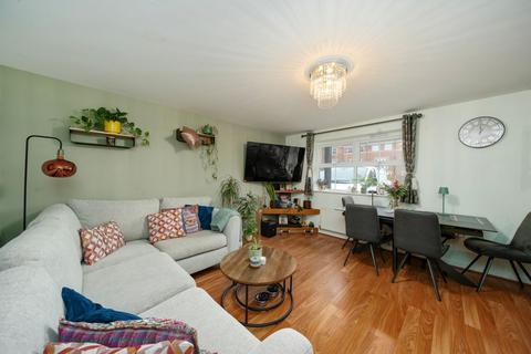 2 bedroom flat for sale, Coppetts Road, London N10