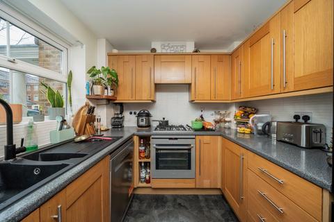 2 bedroom flat for sale, Coppetts Road, London N10
