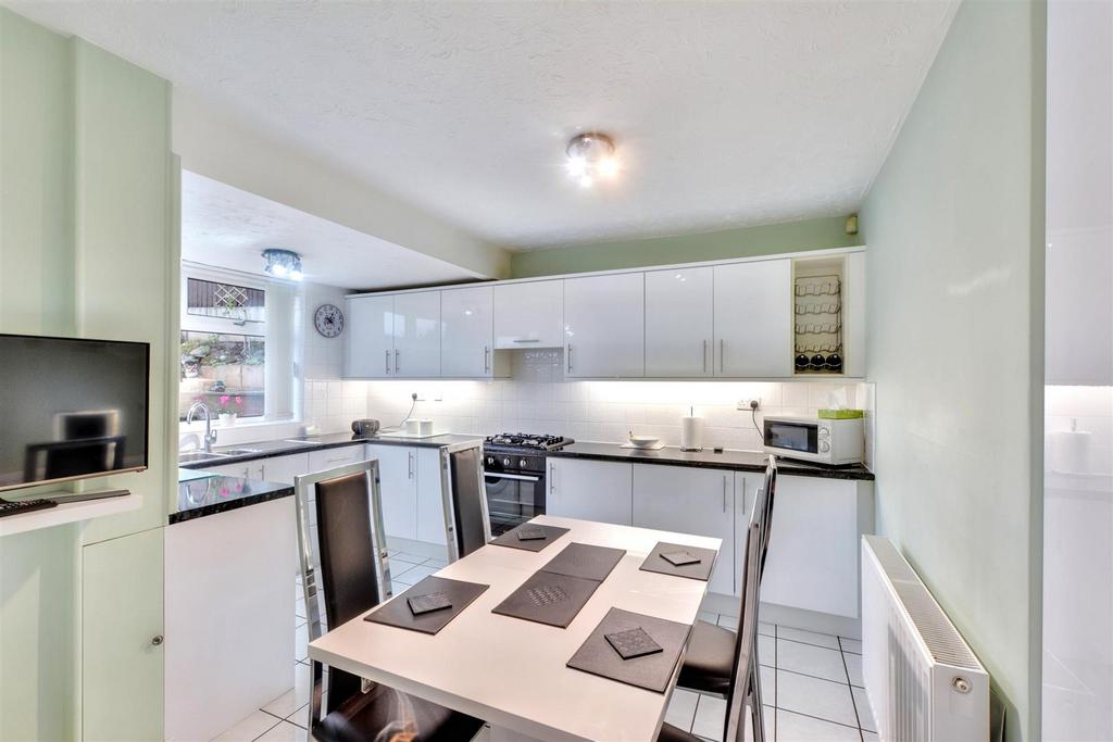 Kitchen 1.jpeg