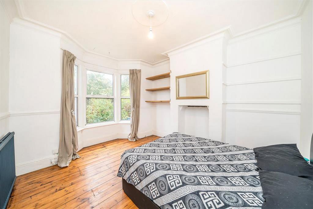 Bedroom, fireplace
