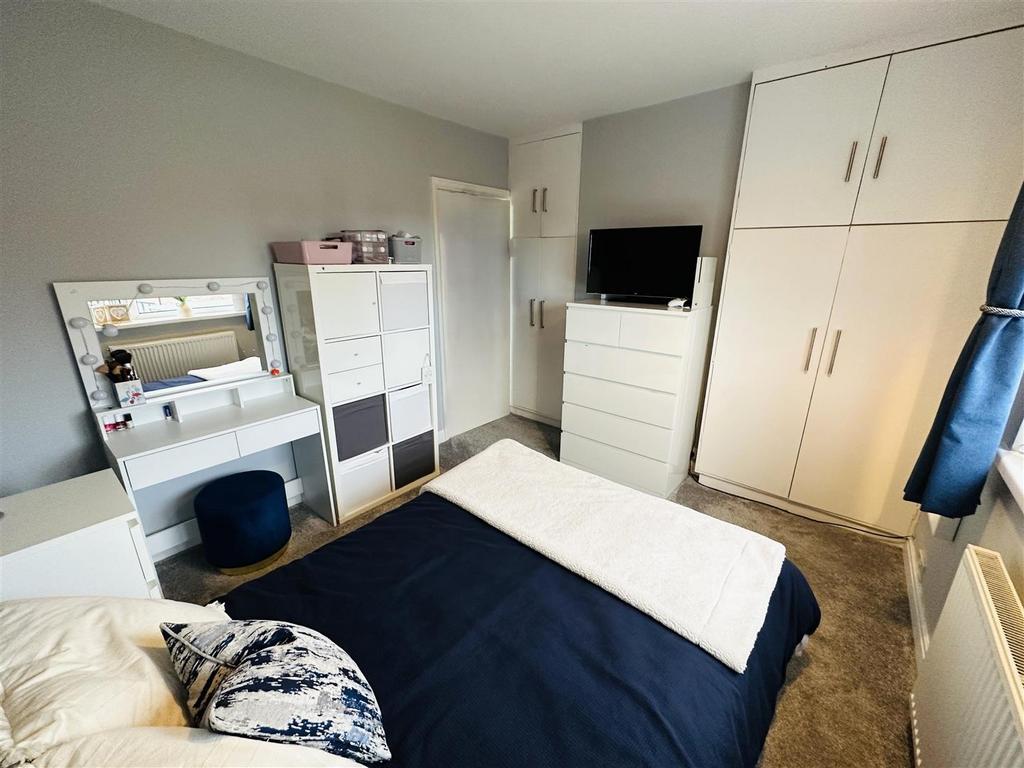 Bed 1 2.jpg