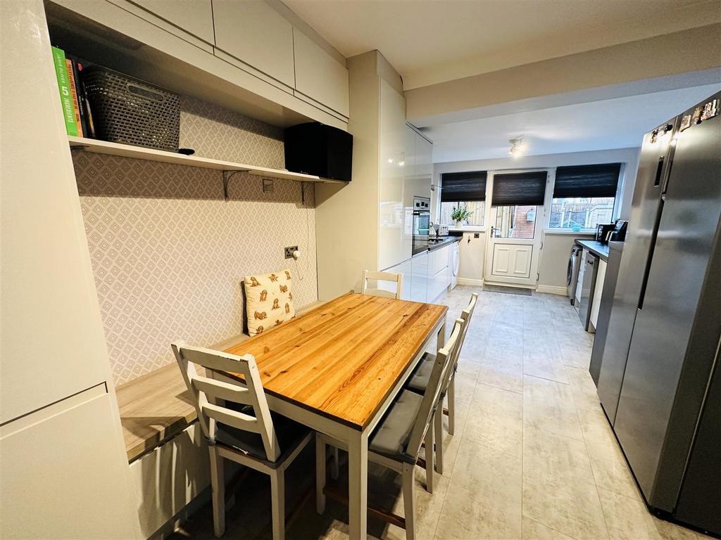 Kitchen 3.jpg