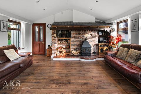 4 bedroom detached house for sale, Hatton Fields, Derby DE65