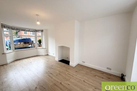 3 bedroom semi-detached house to rent, Ruskin Road, Bury M25
