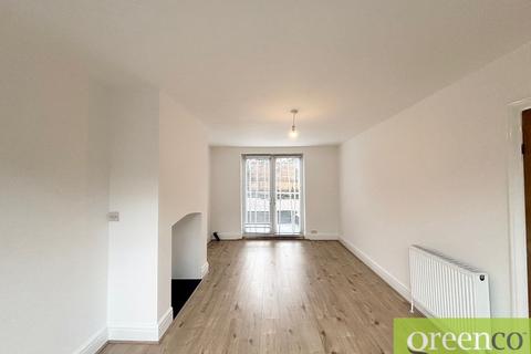 3 bedroom semi-detached house to rent, Ruskin Road, Bury M25