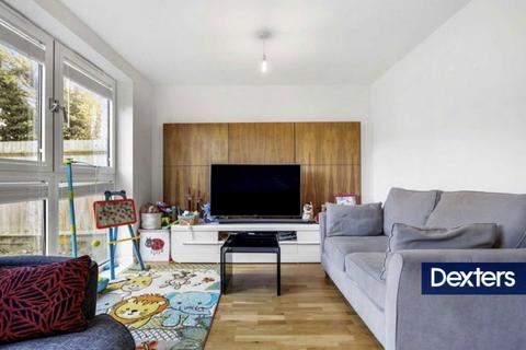 3 bedroom semi-detached house to rent, Bathurst Square, London N15