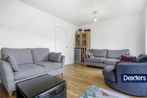 3 bedroom semi-detached house to rent, Bathurst Square, London N15